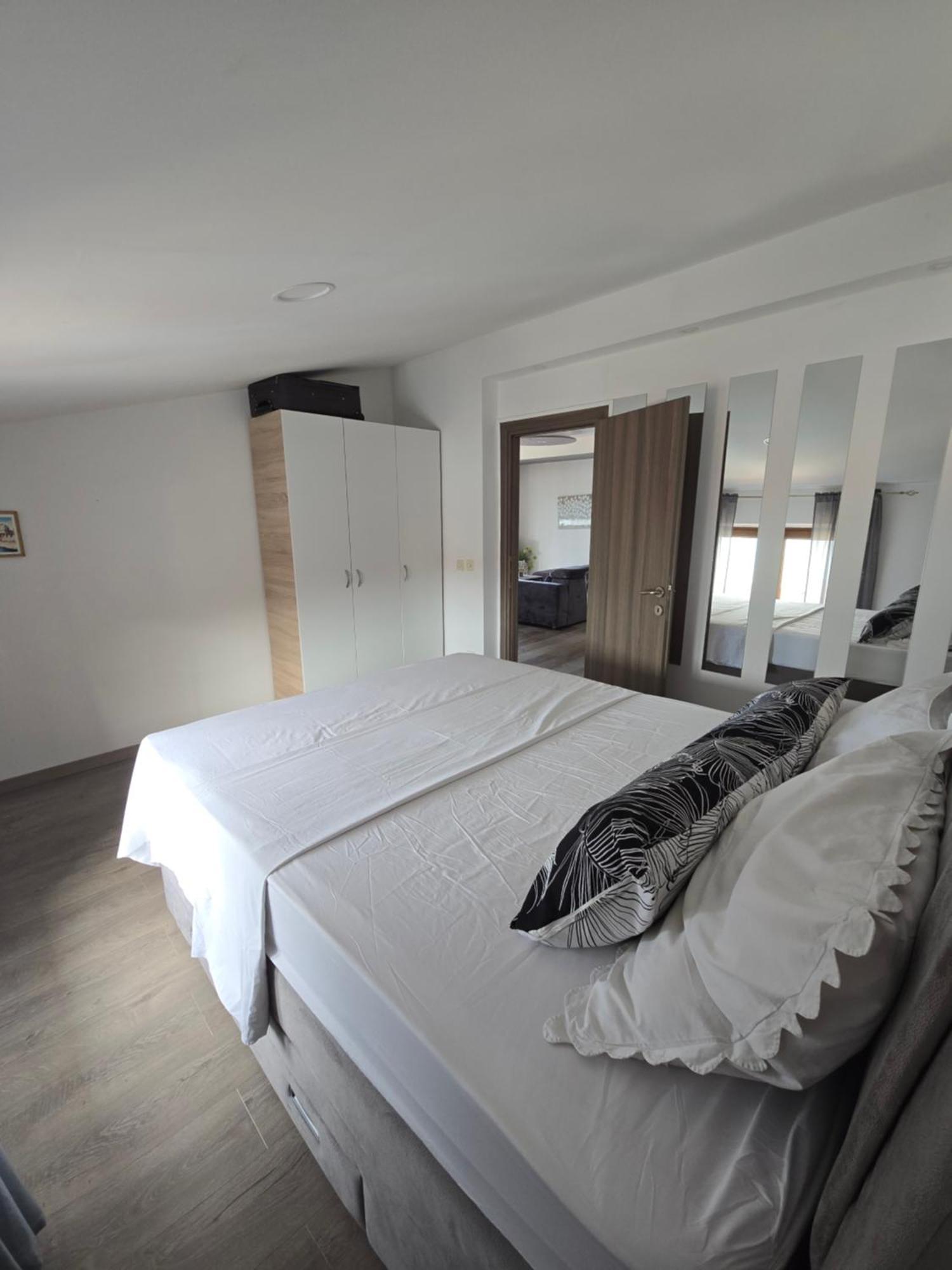 Apartments Bagaric Trogir Bagian luar foto